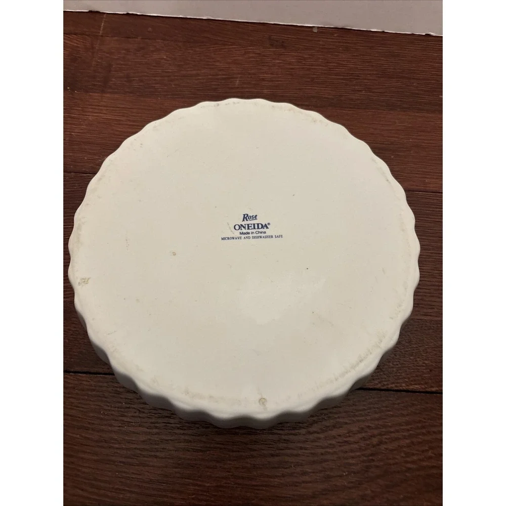 VINTAGE ONEIDA ROSE PATTERN PORCELAIN FLUTED PIE/QUICHE/TART BAKING DISH